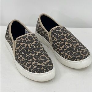 MAGELLAN OUTDOORS WOMENS 8B Leopard Print Slip-On Sneakers